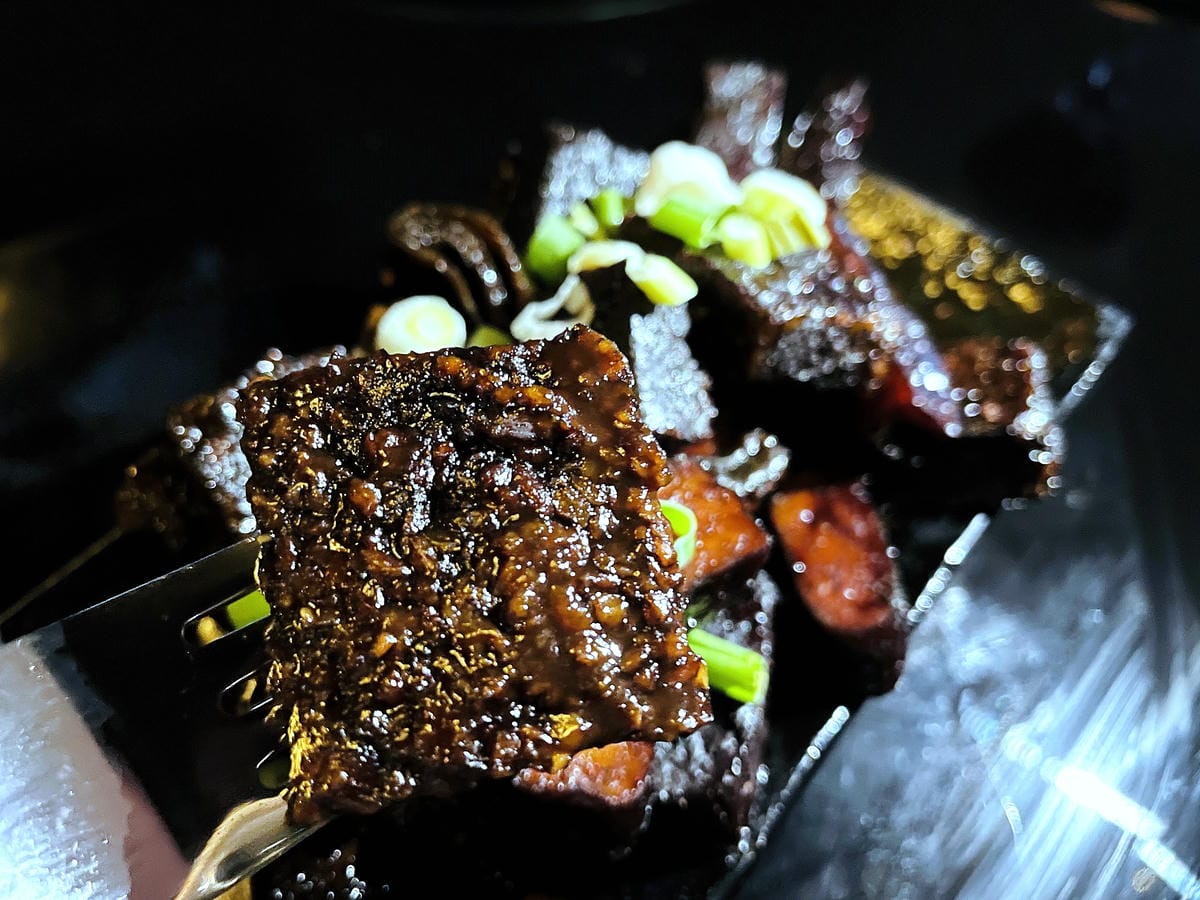 【艾琦冷飲室A Ki Drinks Bar】新北板橋餐酒館推薦!「創意調酒」「塔羅牌占卜」「抽水煙」「飛鏢機」「桌遊」新北板橋最嗨深夜酒吧,與朋友聚會玩樂首選!