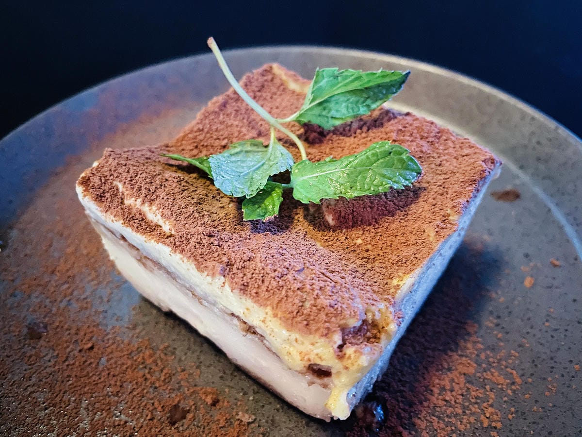 【艾琦冷飲室A Ki Drinks Bar】新北板橋餐酒館推薦!「創意調酒」「塔羅牌占卜」「抽水煙」「飛鏢機」「桌遊」新北板橋最嗨深夜酒吧,與朋友聚會玩樂首選!