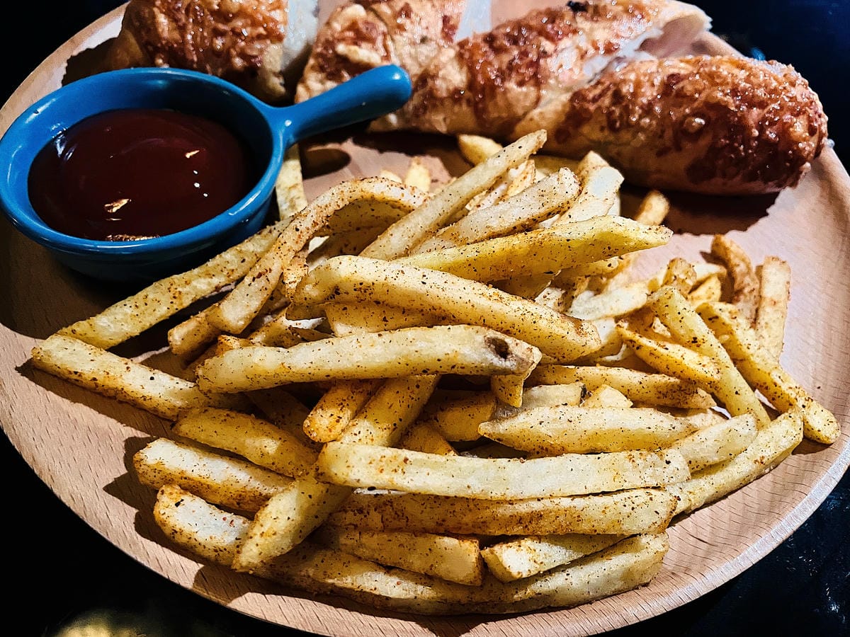 【艾琦冷飲室A Ki Drinks Bar】新北板橋餐酒館推薦!「創意調酒」「塔羅牌占卜」「抽水煙」「飛鏢機」「桌遊」新北板橋最嗨深夜酒吧,與朋友聚會玩樂首選!