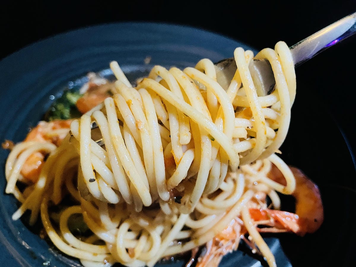 【艾琦冷飲室A Ki Drinks Bar】新北板橋餐酒館推薦!「創意調酒」「塔羅牌占卜」「抽水煙」「飛鏢機」「桌遊」新北板橋最嗨深夜酒吧,與朋友聚會玩樂首選!