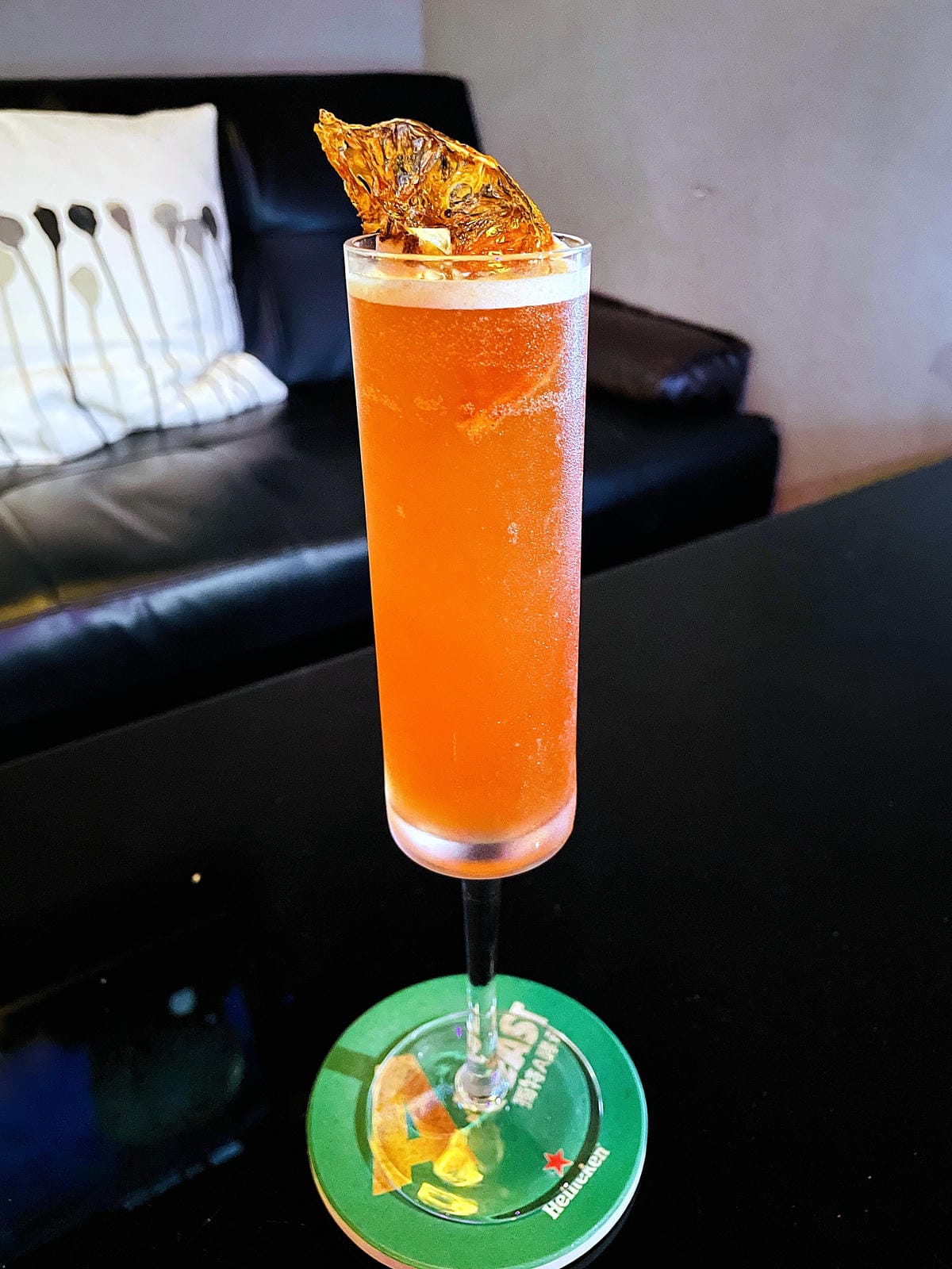 【艾琦冷飲室A Ki Drinks Bar】新北板橋餐酒館推薦!「創意調酒」「塔羅牌占卜」「抽水煙」「飛鏢機」「桌遊」新北板橋最嗨深夜酒吧,與朋友聚會玩樂首選!