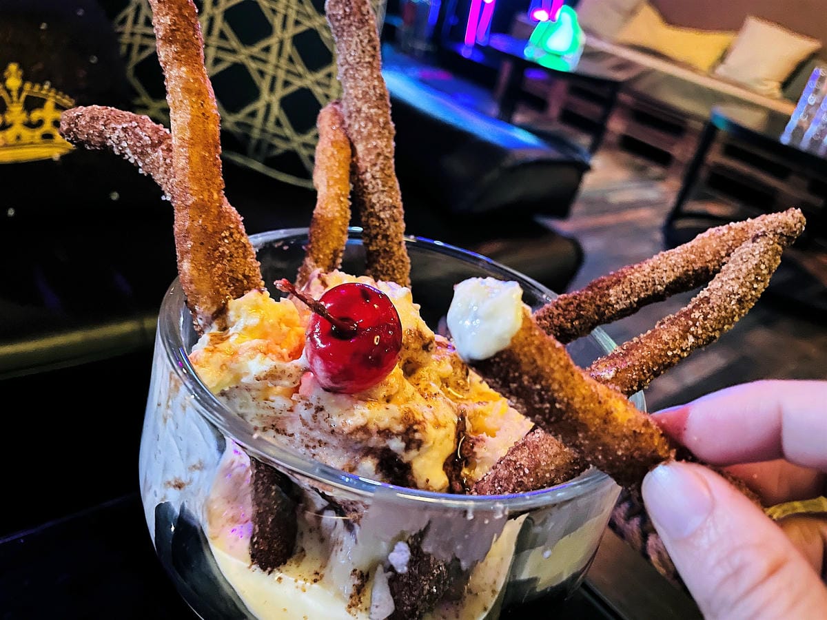 【艾琦冷飲室A Ki Drinks Bar】新北板橋餐酒館推薦!「創意調酒」「塔羅牌占卜」「抽水煙」「飛鏢機」「桌遊」新北板橋最嗨深夜酒吧,與朋友聚會玩樂首選!