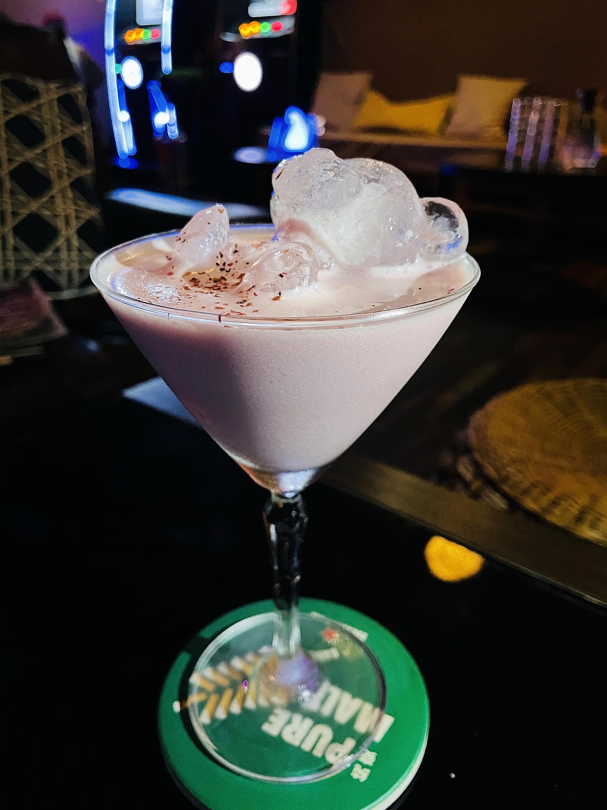 【艾琦冷飲室A Ki Drinks Bar】新北板橋餐酒館推薦!「創意調酒」「塔羅牌占卜」「抽水煙」「飛鏢機」「桌遊」新北板橋最嗨深夜酒吧,與朋友聚會玩樂首選!