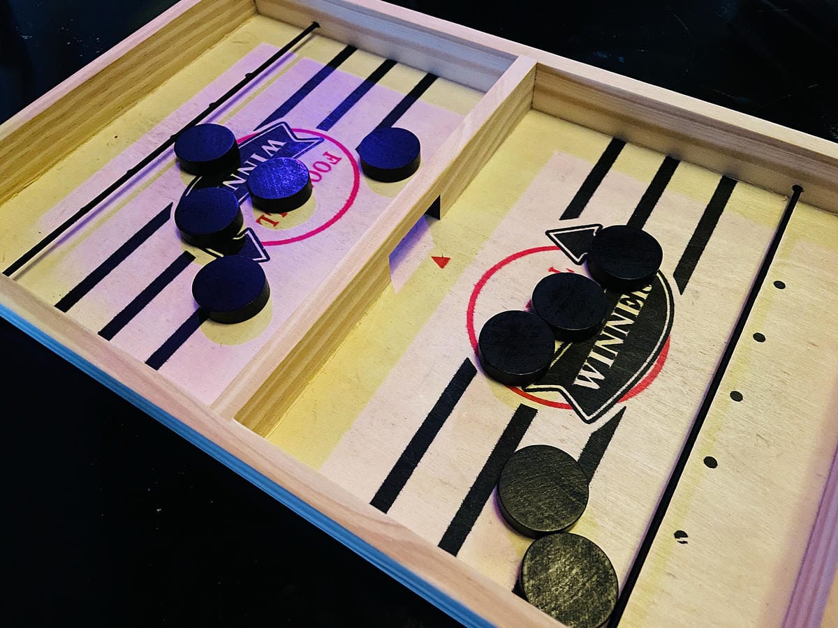 【艾琦冷飲室A Ki Drinks Bar】新北板橋餐酒館推薦!「創意調酒」「塔羅牌占卜」「抽水煙」「飛鏢機」「桌遊」新北板橋最嗨深夜酒吧,與朋友聚會玩樂首選!