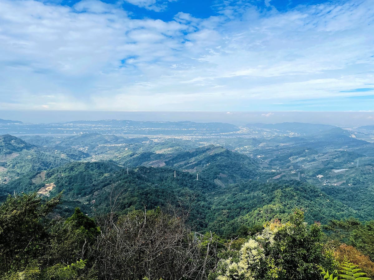 【若茵民宿Rollin】台中秘境 x 若茵石頭山雲海仙境,270度景觀盡收眼底,台灣中部私房景點「若茵農場」