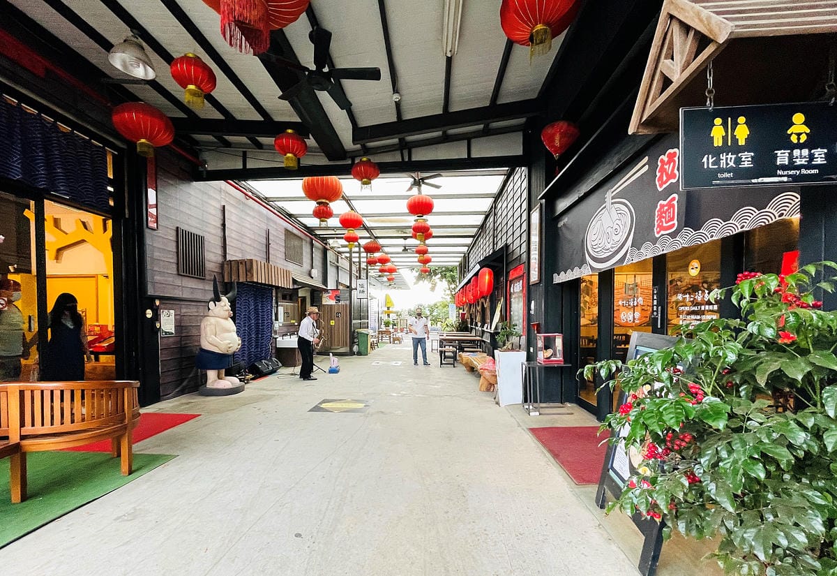 【茶二指故事館】南投名間熱門景點!巨型珍奶超好拍!買茶葉免費住「春秋茶事x彩虹水管屋」,獨家「白鷺紅茶拉麵」必吃!