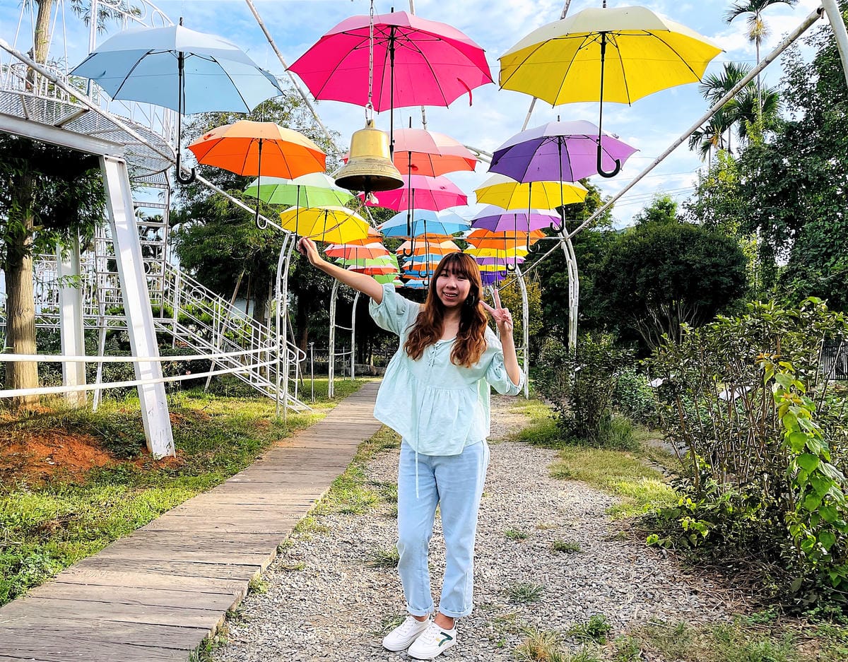 【茶二指故事館】南投名間熱門景點!巨型珍奶超好拍!買茶葉免費住「春秋茶事x彩虹水管屋」,獨家「白鷺紅茶拉麵」必吃!