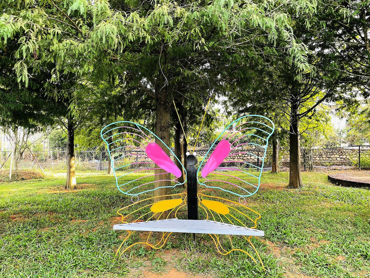 【茶二指故事館】南投名間熱門景點!巨型珍奶超好拍!買茶葉免費住「春秋茶事x彩虹水管屋」,獨家「白鷺紅茶拉麵」必吃!