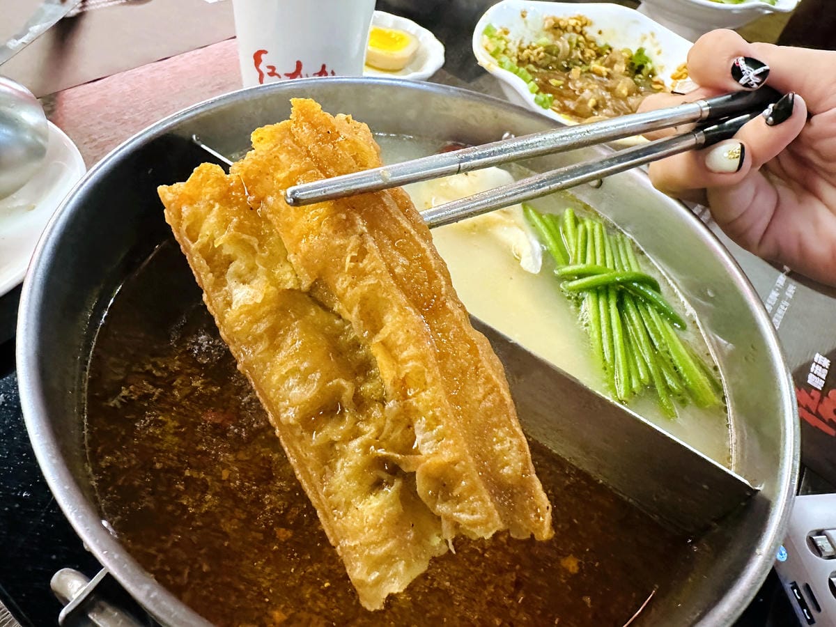 【紅九九個人鴛鴦鍋 松山店】一個人就開吃的麻辣鍋!正宗川味麻辣鍋 x 九宮格雙人套餐,松山區美食推薦!