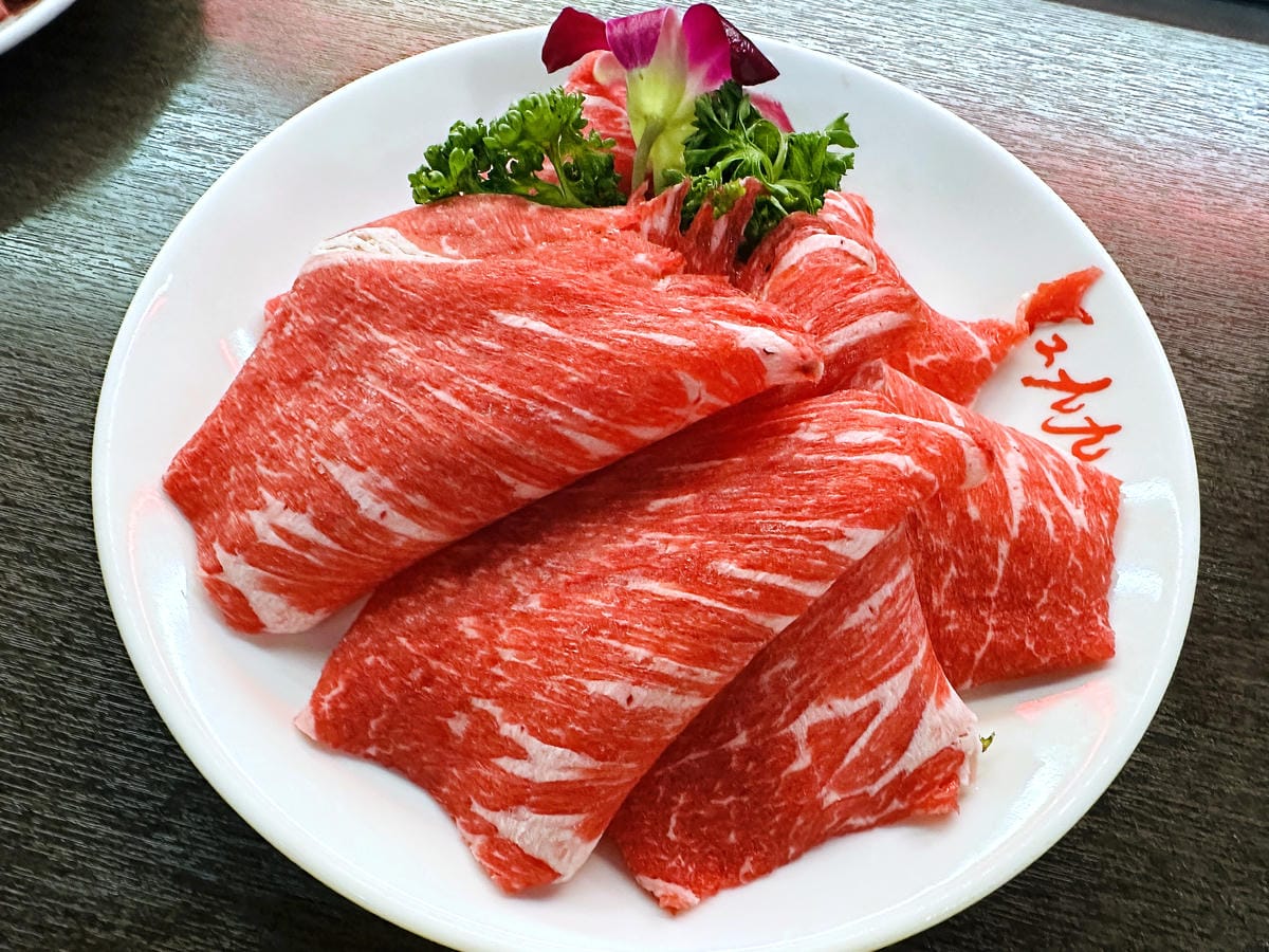 【紅九九個人鴛鴦鍋 松山店】一個人就開吃的麻辣鍋!正宗川味麻辣鍋 x 九宮格雙人套餐,松山區美食推薦!