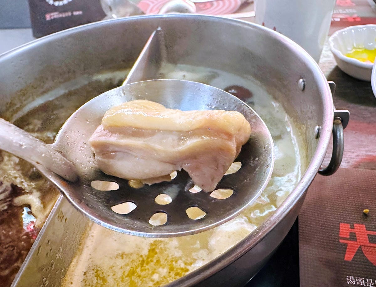 【紅九九個人鴛鴦鍋 松山店】一個人就開吃的麻辣鍋!正宗川味麻辣鍋 x 九宮格雙人套餐,松山區美食推薦!