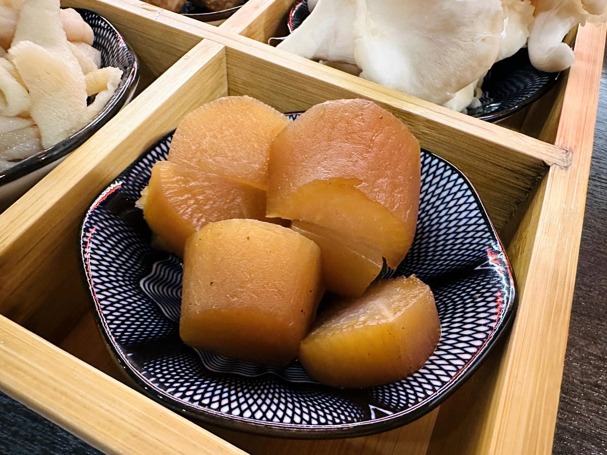 【紅九九個人鴛鴦鍋 松山店】一個人就開吃的麻辣鍋!正宗川味麻辣鍋 x 九宮格雙人套餐,松山區美食推薦!