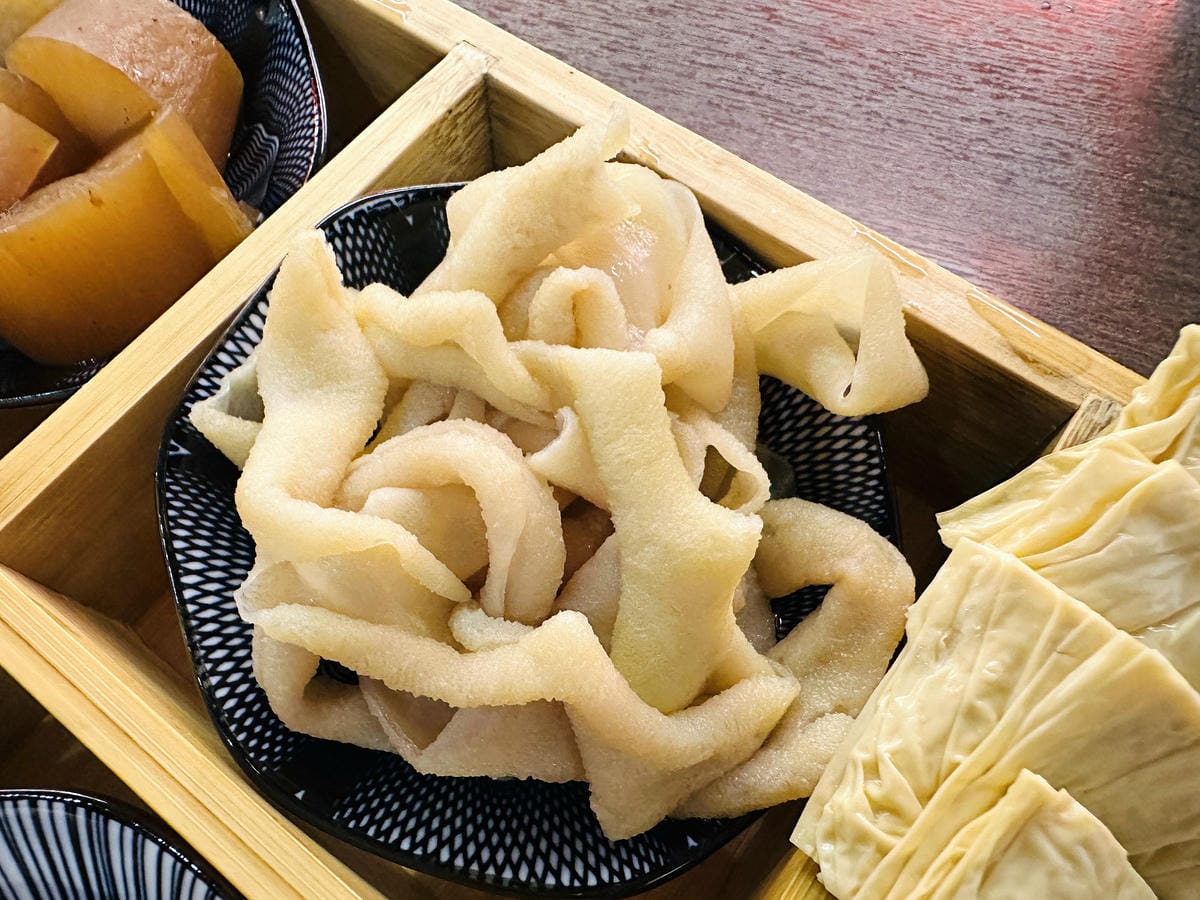 【紅九九個人鴛鴦鍋 松山店】一個人就開吃的麻辣鍋!正宗川味麻辣鍋 x 九宮格雙人套餐,松山區美食推薦!