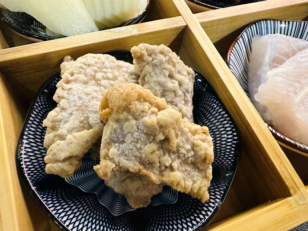 【紅九九個人鴛鴦鍋 松山店】一個人就開吃的麻辣鍋!正宗川味麻辣鍋 x 九宮格雙人套餐,松山區美食推薦!