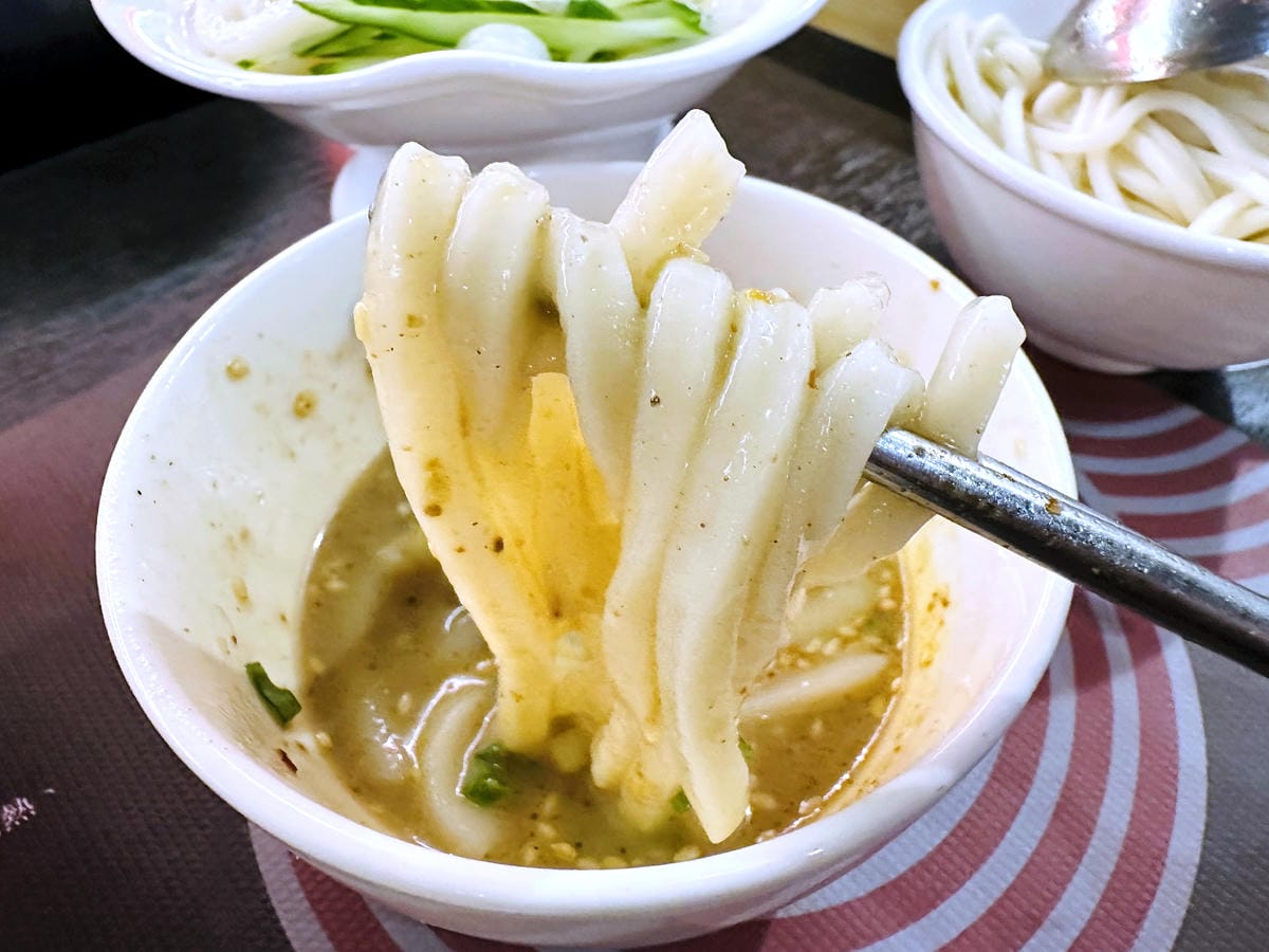 【紅九九個人鴛鴦鍋 松山店】一個人就開吃的麻辣鍋!正宗川味麻辣鍋 x 九宮格雙人套餐,松山區美食推薦!