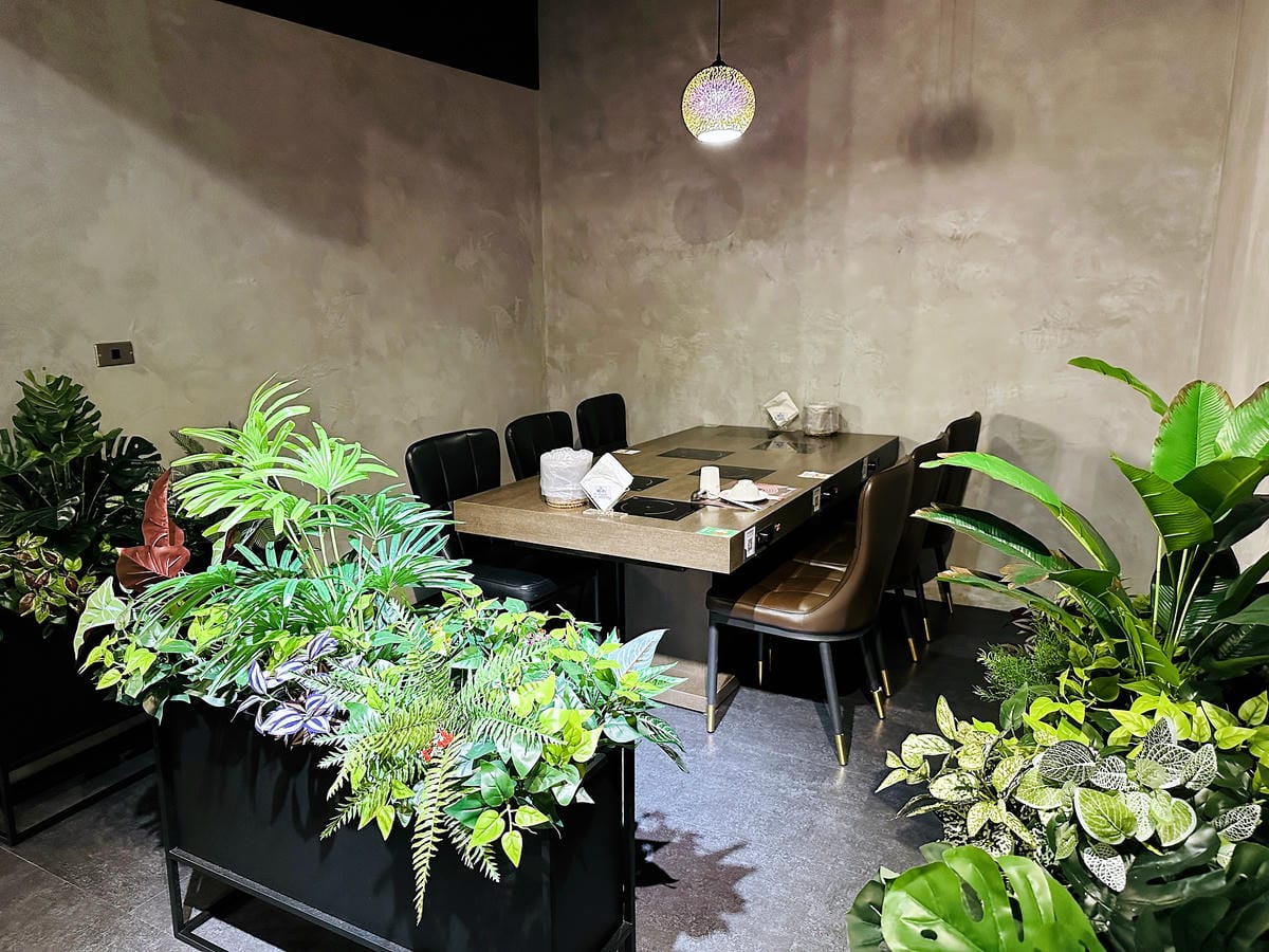 【紅九九個人鴛鴦鍋 松山店】一個人就開吃的麻辣鍋!正宗川味麻辣鍋 x 九宮格雙人套餐,松山區美食推薦!