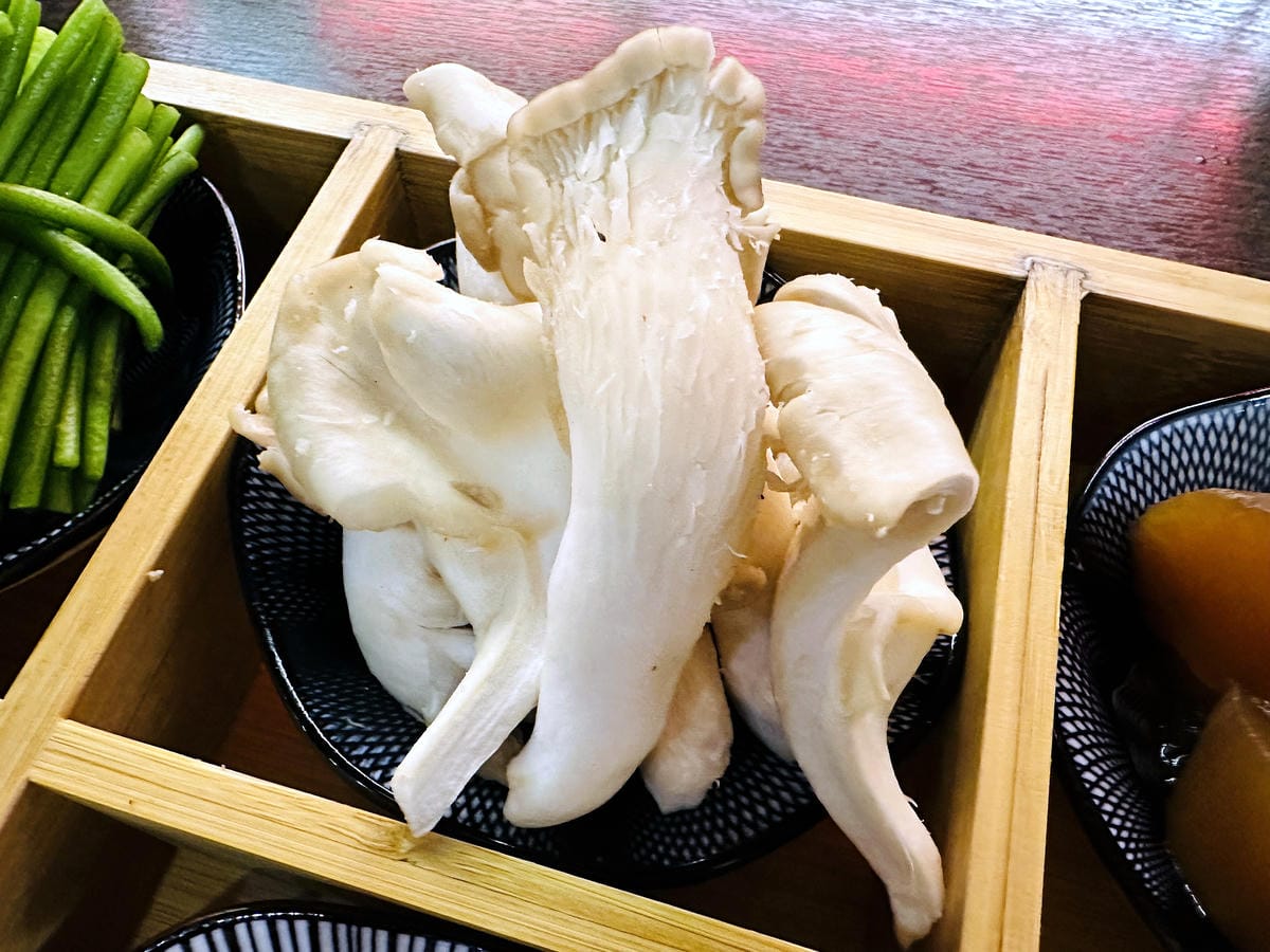 【紅九九個人鴛鴦鍋 松山店】一個人就開吃的麻辣鍋!正宗川味麻辣鍋 x 九宮格雙人套餐,松山區美食推薦!