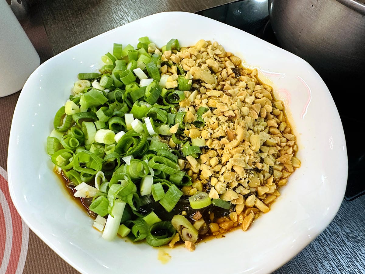 【紅九九個人鴛鴦鍋 松山店】一個人就開吃的麻辣鍋!正宗川味麻辣鍋 x 九宮格雙人套餐,松山區美食推薦!