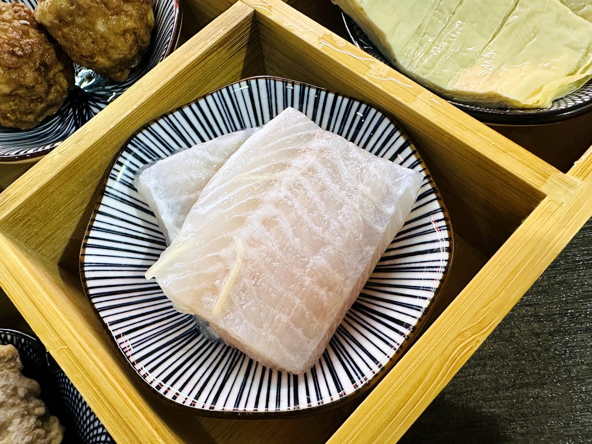 【紅九九個人鴛鴦鍋 松山店】一個人就開吃的麻辣鍋!正宗川味麻辣鍋 x 九宮格雙人套餐,松山區美食推薦!