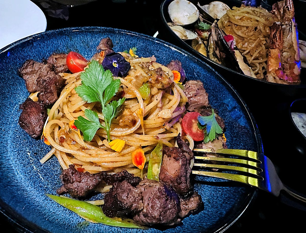 【微醺光廊WS】台中酒吧推薦!沉浸式投影餐酒館x 超夯網紅打卡聖地!超夢幻調酒今晚不醉不歸!