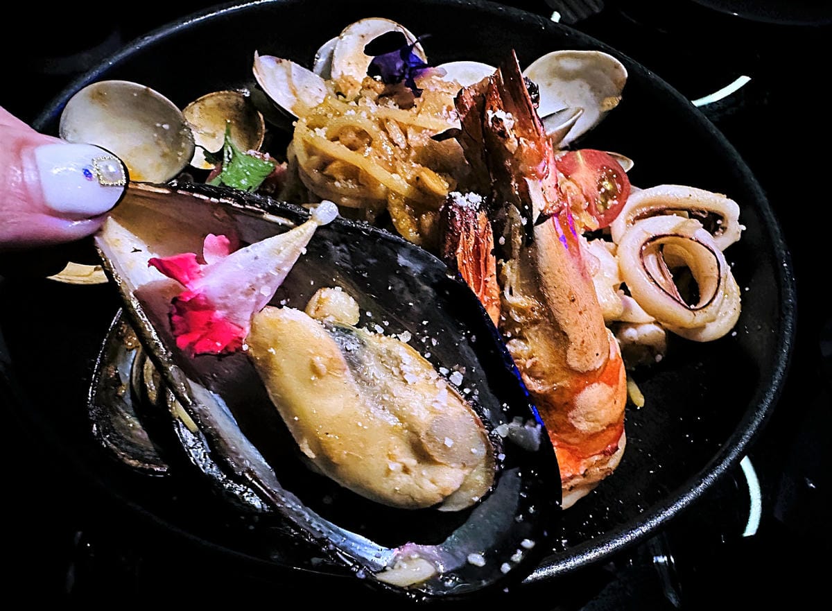 【微醺光廊WS】台中酒吧推薦!沉浸式投影餐酒館x 超夯網紅打卡聖地!超夢幻調酒今晚不醉不歸!