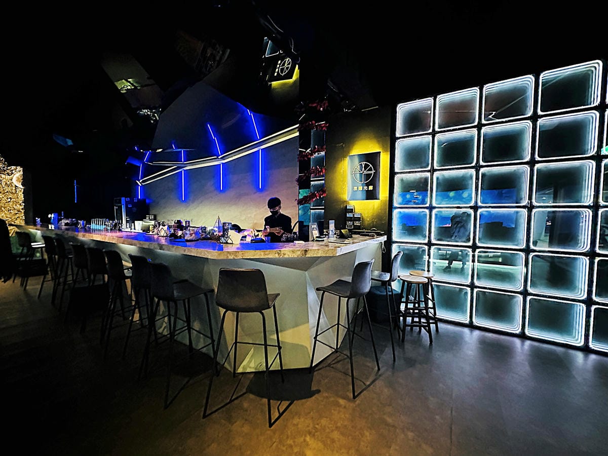 【微醺光廊WS】台中酒吧推薦!沉浸式投影餐酒館x 超夯網紅打卡聖地!超夢幻調酒今晚不醉不歸!