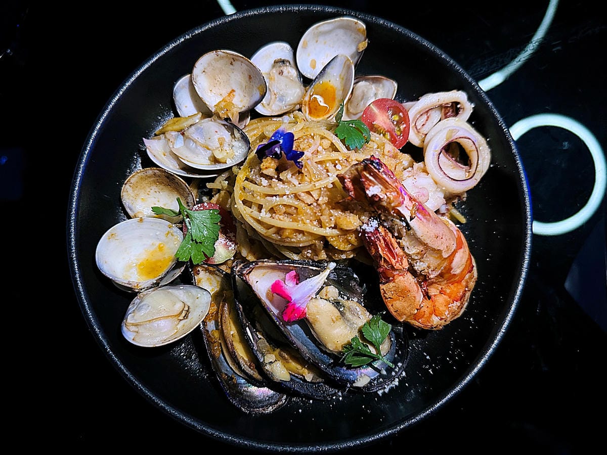 【微醺光廊WS】台中酒吧推薦!沉浸式投影餐酒館x 超夯網紅打卡聖地!超夢幻調酒今晚不醉不歸!