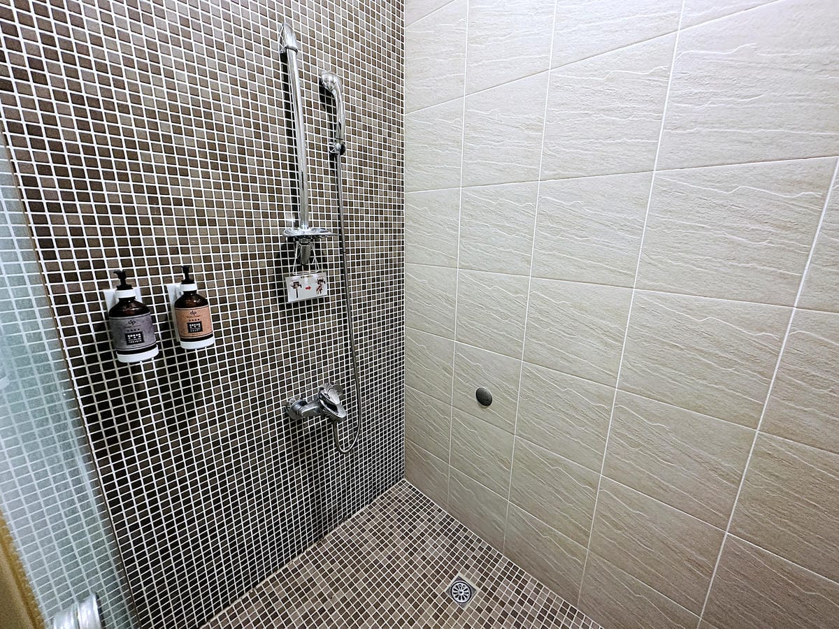 【蟬說:和社山林】教育中心四人房x手作體驗蟬說雅築x泡山林秘境溫泉深度走訪羅娜部落x體驗木杵敲擊梅子夢工廠x梅精酵素霜淇淋