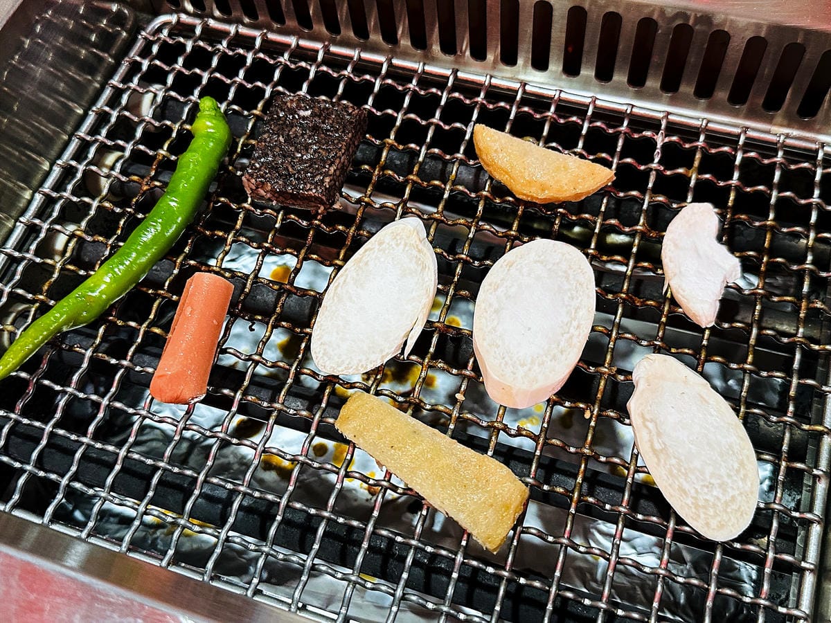 【義崎丼燒肉 愛買復興舖】台中南區美食!義崎丼個人燒肉最低只要260元起,附自助百匯吃到飽,台中無煙燒烤餐廳推薦!