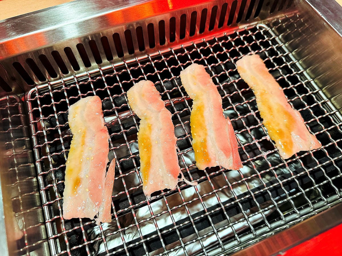 【義崎丼燒肉 愛買復興舖】台中南區美食!義崎丼個人燒肉最低只要260元起,附自助百匯吃到飽,台中無煙燒烤餐廳推薦!