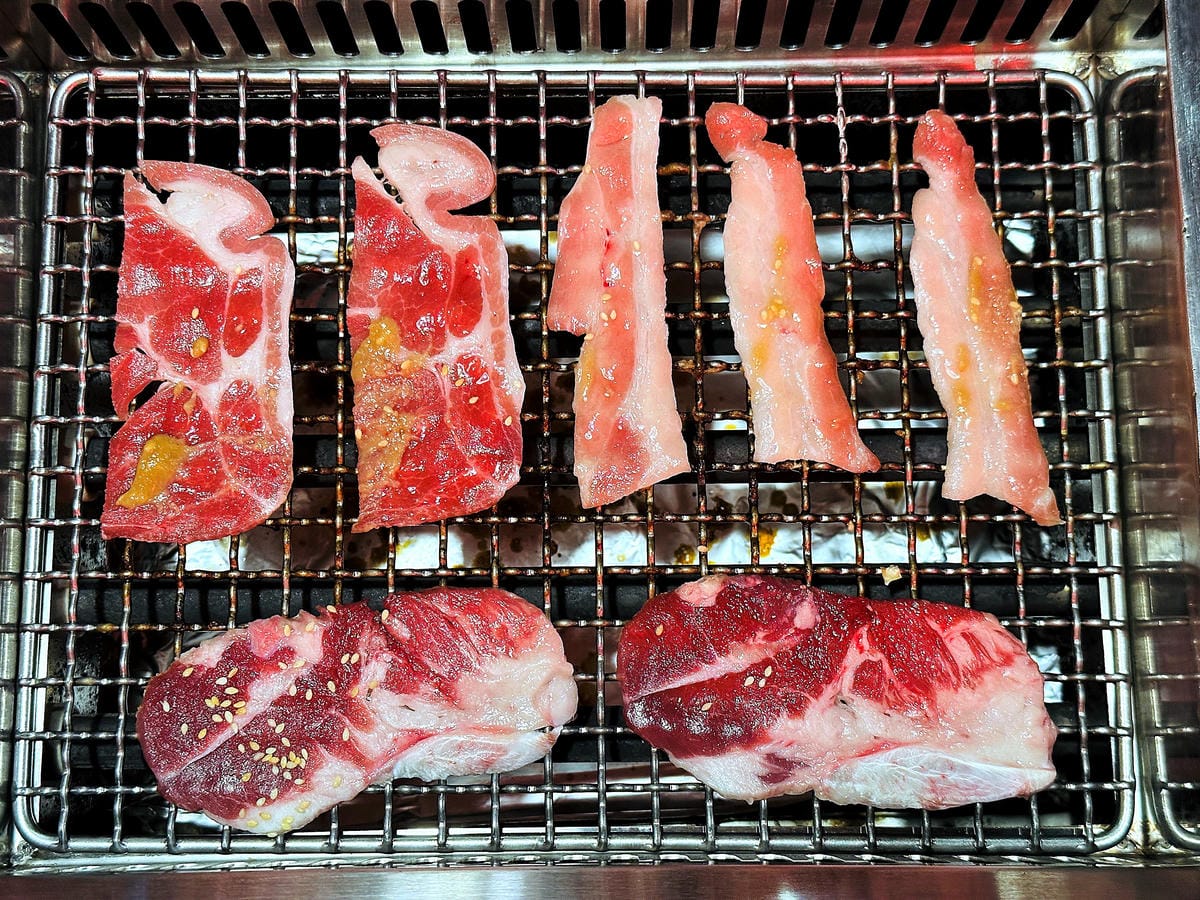 【義崎丼燒肉 愛買復興舖】台中南區美食!義崎丼個人燒肉最低只要260元起,附自助百匯吃到飽,台中無煙燒烤餐廳推薦!