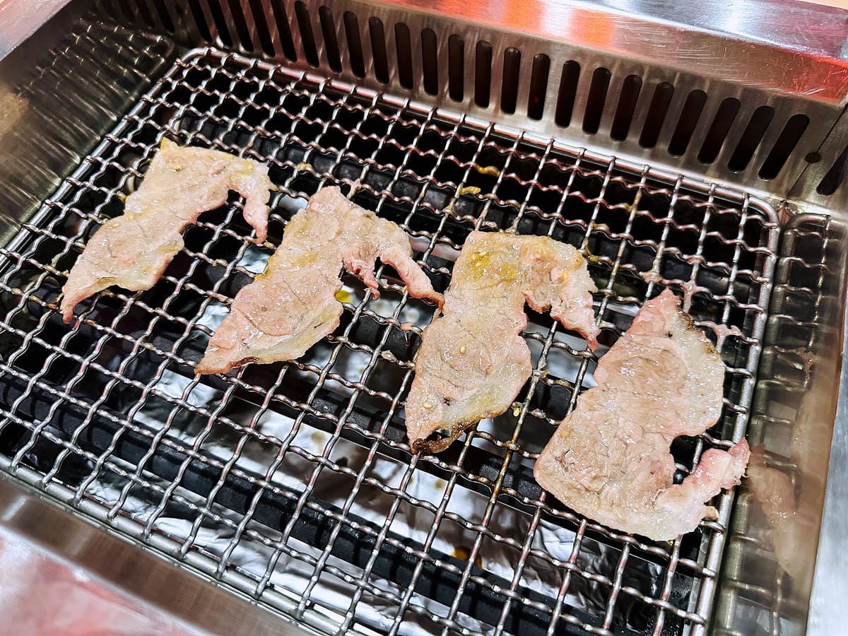 【義崎丼燒肉 愛買復興舖】台中南區美食!義崎丼個人燒肉最低只要260元起,附自助百匯吃到飽,台中無煙燒烤餐廳推薦!