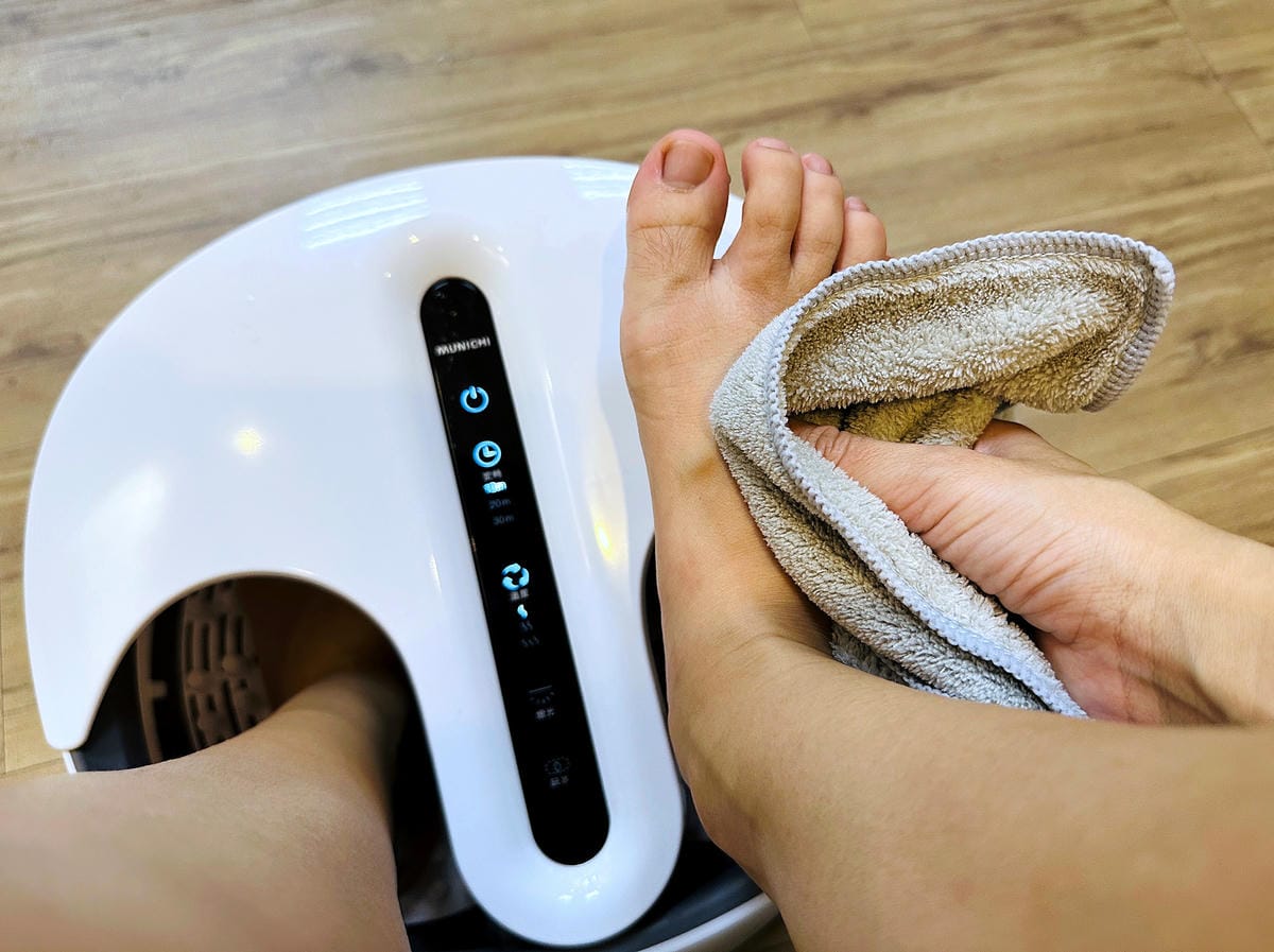 【MUNICHI沐尼黑】蒸氣足浴機 x 暖足養生好方便!和傳統泡腳機說掰掰深得我心暖腳神器,實用生活家電分享!