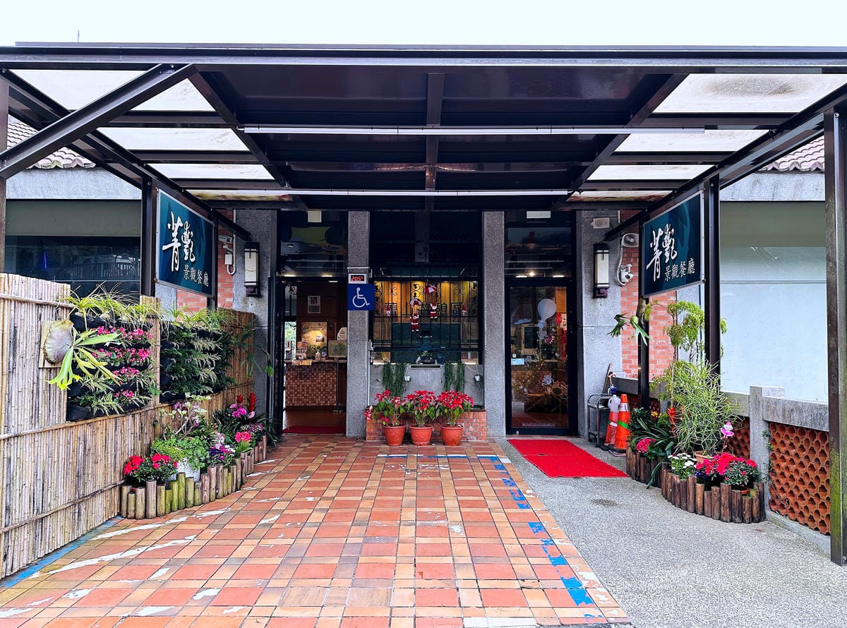 【趣兒Chill:藍鵲菲菲】台北陽明山豪華懶人露營免搭帳台北高級露營一泊三食「山林帳 森林共享衛浴」露營開箱!