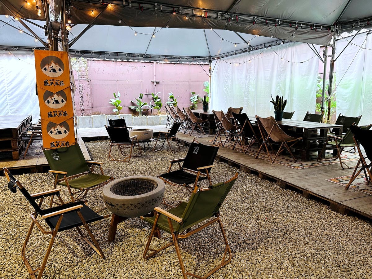 【趣兒Chill:藍鵲菲菲】台北陽明山豪華懶人露營免搭帳台北高級露營一泊三食「山林帳 森林共享衛浴」露營開箱!