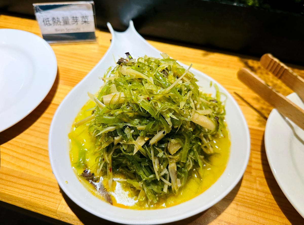 【趣兒Chill:藍鵲菲菲】台北陽明山豪華懶人露營免搭帳台北高級露營一泊三食「山林帳 森林共享衛浴」露營開箱!