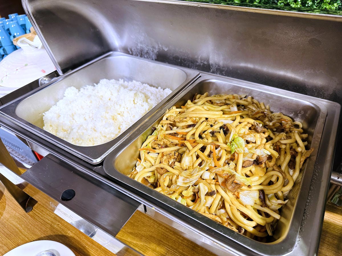 【趣兒Chill:藍鵲菲菲】台北陽明山豪華懶人露營免搭帳台北高級露營一泊三食「山林帳 森林共享衛浴」露營開箱!