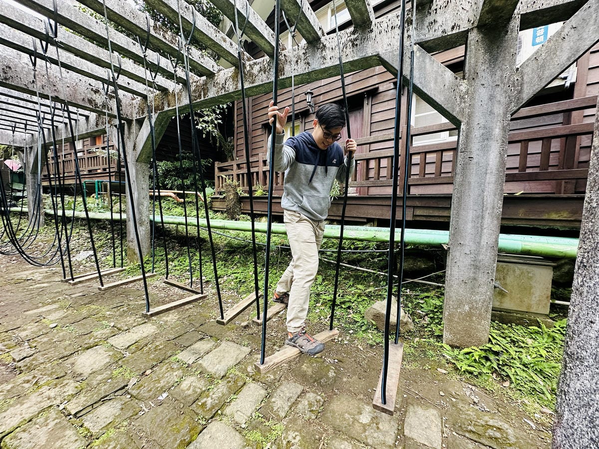 【趣兒Chill:藍鵲菲菲】台北陽明山豪華懶人露營免搭帳台北高級露營一泊三食「山林帳 森林共享衛浴」露營開箱!