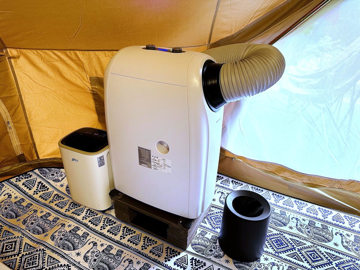 【趣兒Chill:藍鵲菲菲】台北陽明山豪華懶人露營免搭帳台北高級露營一泊三食「山林帳 森林共享衛浴」露營開箱!