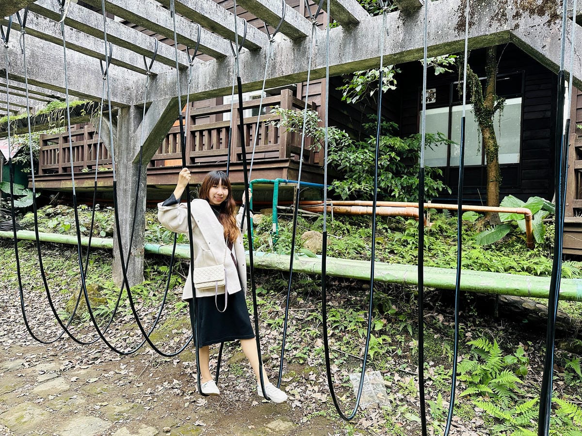 【趣兒Chill:藍鵲菲菲】台北陽明山豪華懶人露營免搭帳台北高級露營一泊三食「山林帳 森林共享衛浴」露營開箱!