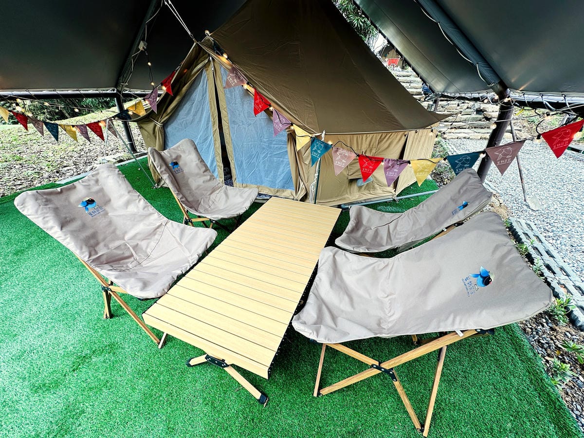 【趣兒Chill:藍鵲菲菲】台北陽明山豪華懶人露營免搭帳台北高級露營一泊三食「山林帳 森林共享衛浴」露營開箱!