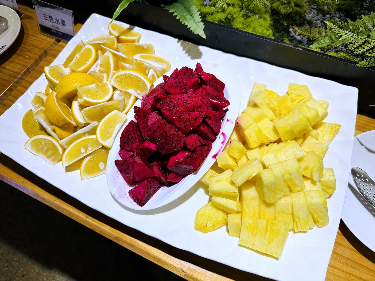 【趣兒Chill:藍鵲菲菲】台北陽明山豪華懶人露營免搭帳台北高級露營一泊三食「山林帳 森林共享衛浴」露營開箱!