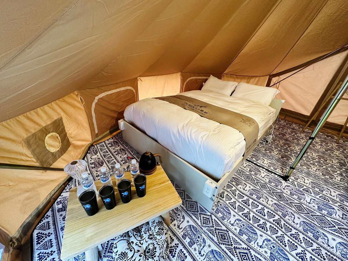 【趣兒Chill:藍鵲菲菲】台北陽明山豪華懶人露營免搭帳台北高級露營一泊三食「山林帳 森林共享衛浴」露營開箱!