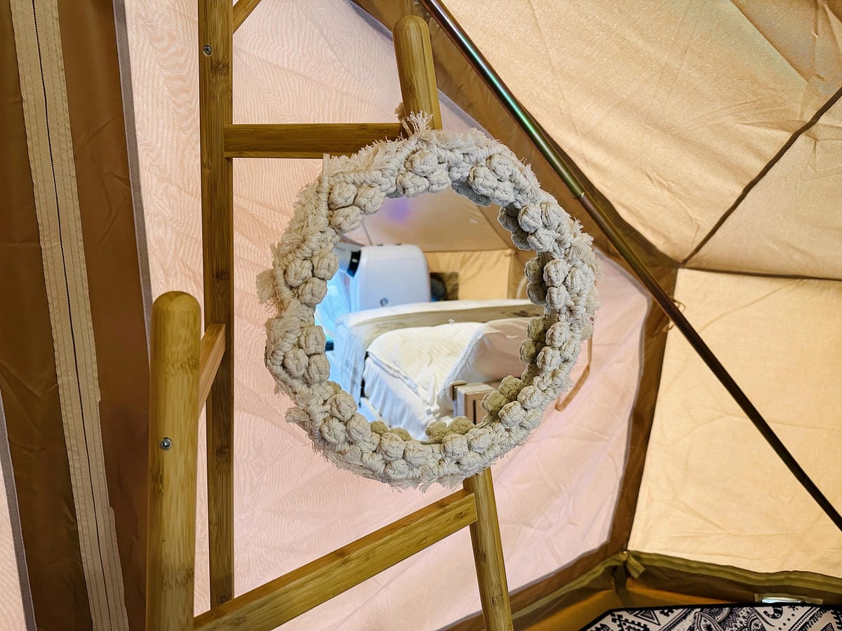 【趣兒Chill:藍鵲菲菲】台北陽明山豪華懶人露營免搭帳台北高級露營一泊三食「山林帳 森林共享衛浴」露營開箱!