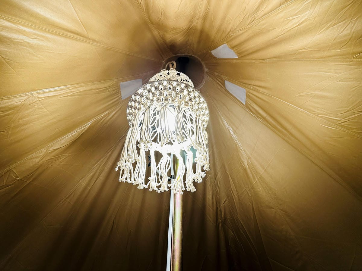 【趣兒Chill:藍鵲菲菲】台北陽明山豪華懶人露營免搭帳台北高級露營一泊三食「山林帳 森林共享衛浴」露營開箱!