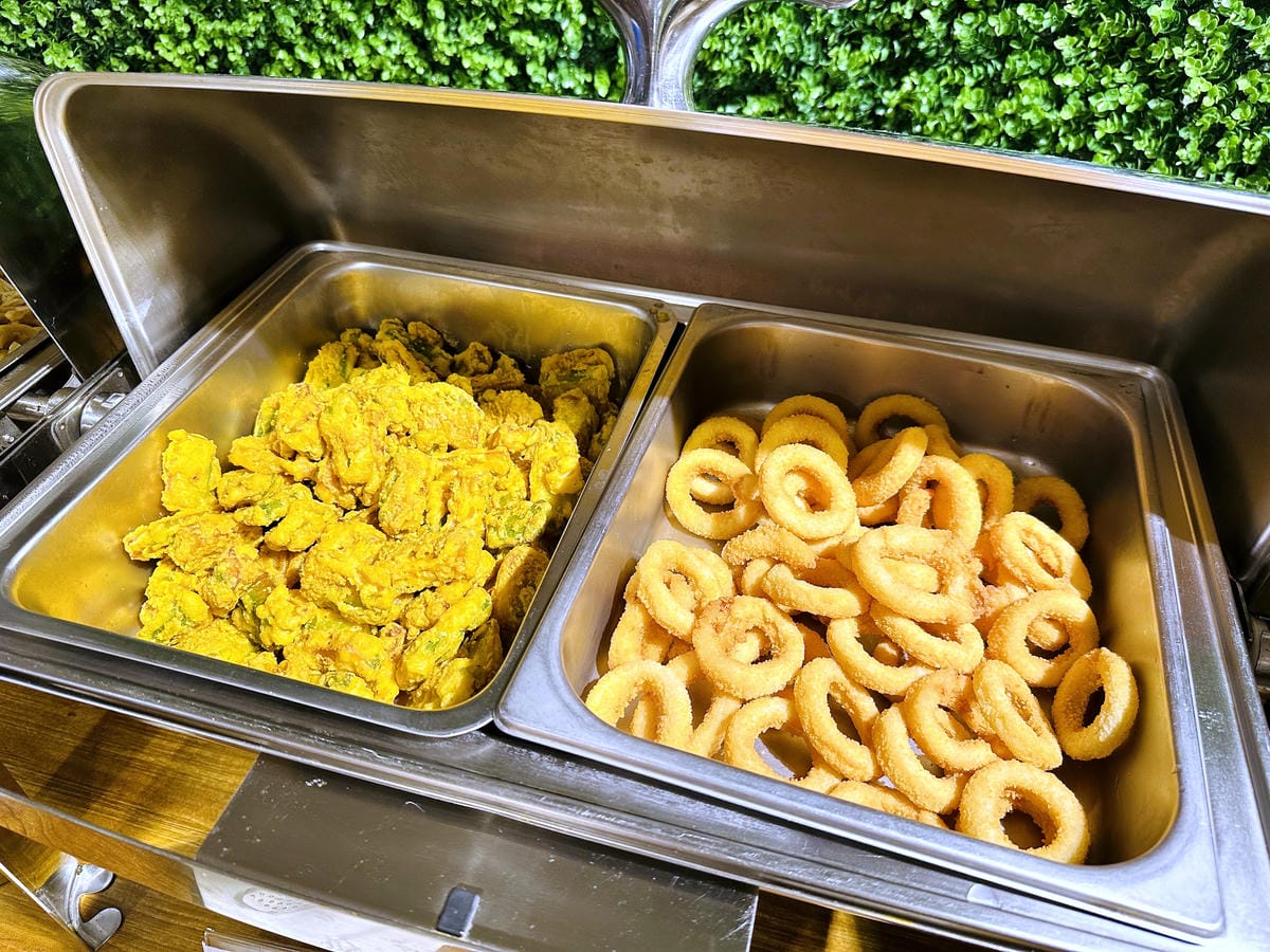 【趣兒Chill:藍鵲菲菲】台北陽明山豪華懶人露營免搭帳台北高級露營一泊三食「山林帳 森林共享衛浴」露營開箱!