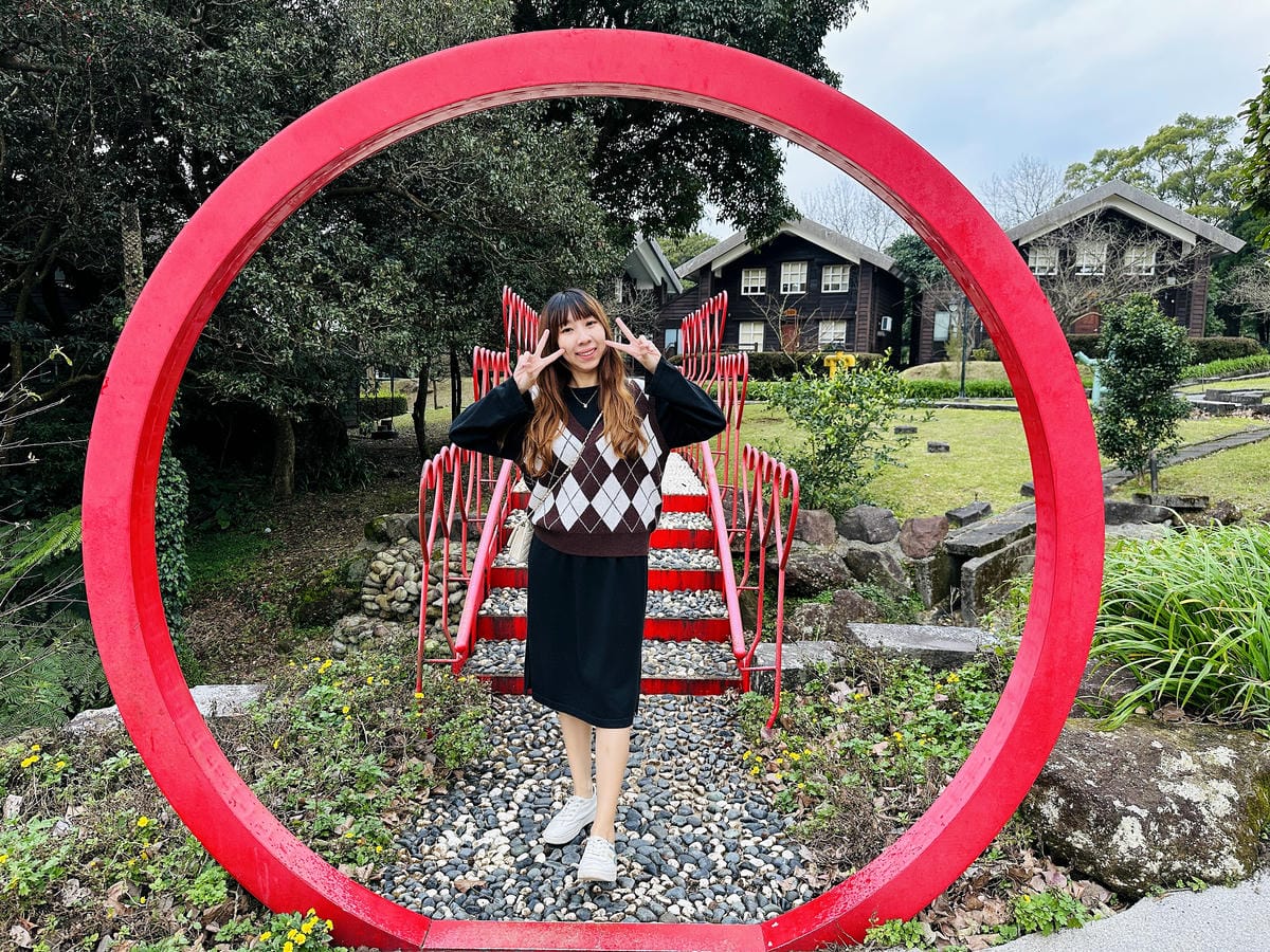 【趣兒Chill:藍鵲菲菲】台北陽明山豪華懶人露營免搭帳台北高級露營一泊三食「山林帳 森林共享衛浴」露營開箱!