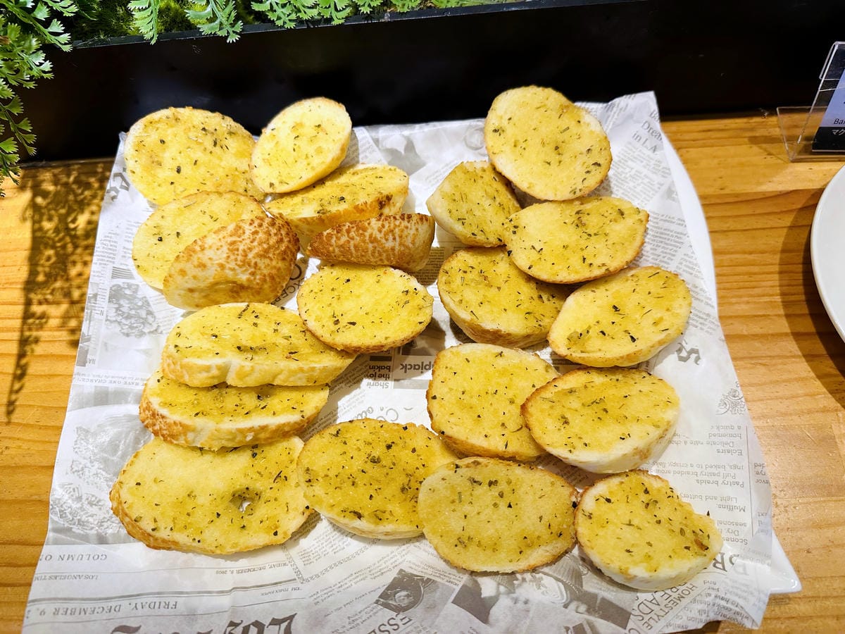 【趣兒Chill:藍鵲菲菲】台北陽明山豪華懶人露營免搭帳台北高級露營一泊三食「山林帳 森林共享衛浴」露營開箱!