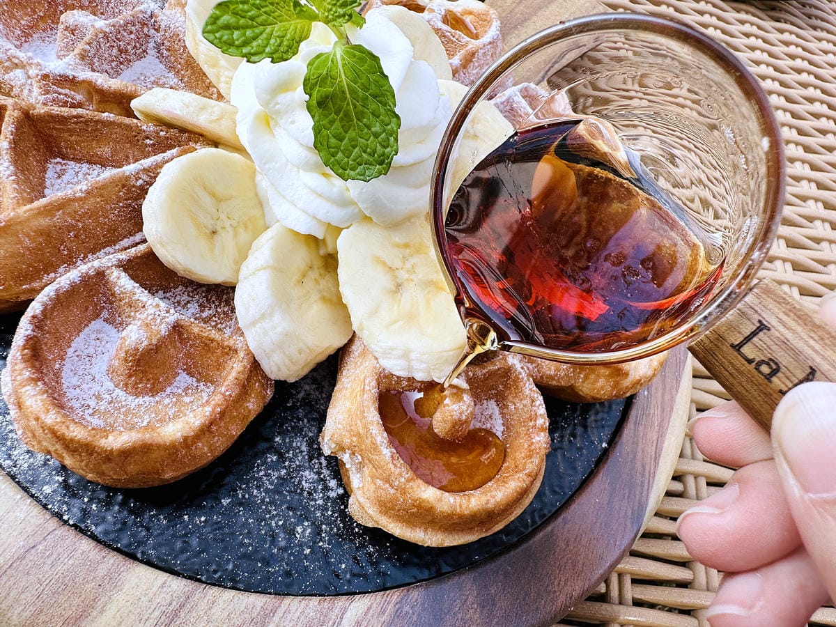 【La Moon玉膳坊朗月庭園餐廳】內湖美食餐廳包場派對都適合!內湖下午茶招牌麻糬鬆餅必吃!寵物友善餐廳與毛孩戶外草坪偽野餐