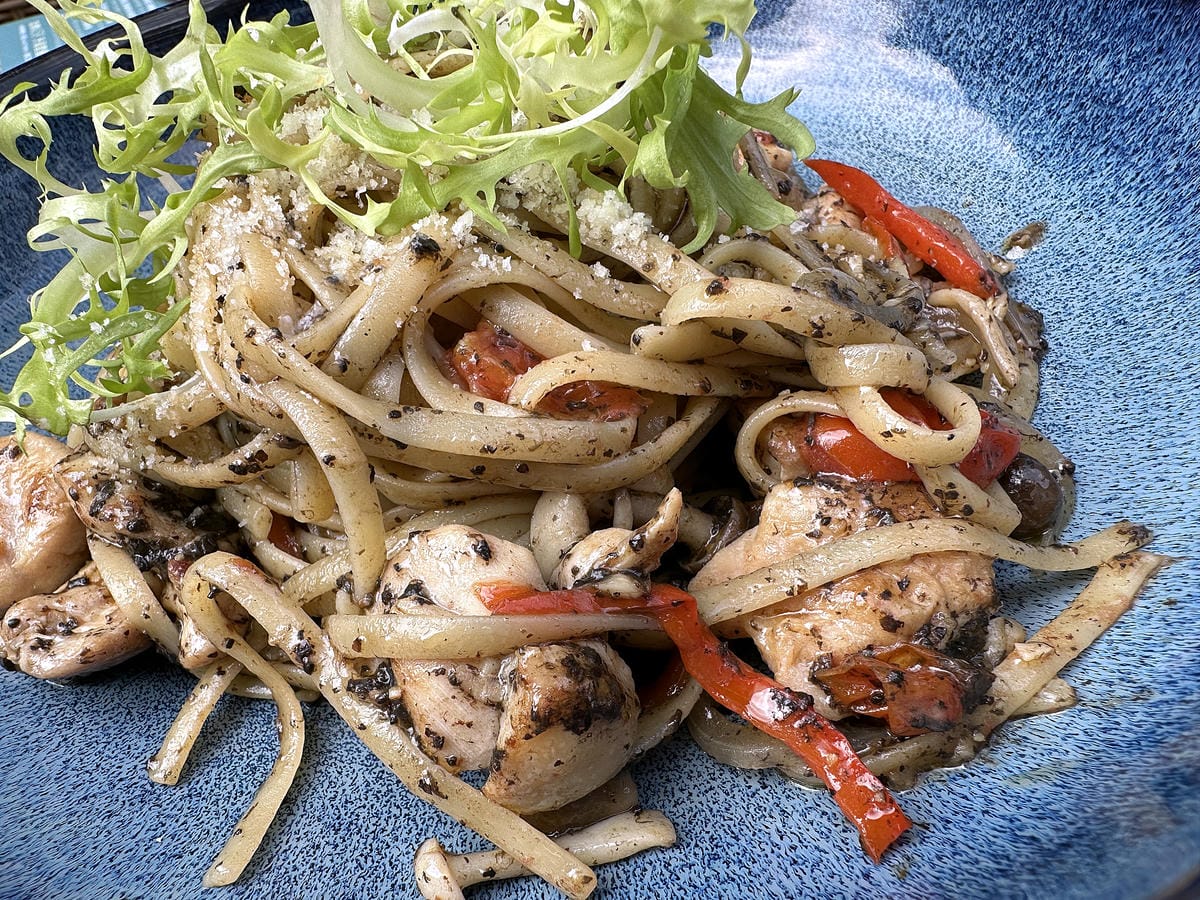 【La Moon玉膳坊朗月庭園餐廳】內湖美食餐廳包場派對都適合!內湖下午茶招牌麻糬鬆餅必吃!寵物友善餐廳與毛孩戶外草坪偽野餐